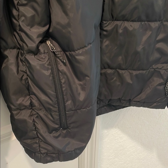 Like New - Eddie Bauer Men's CirrusLite Down Hooded Jacket, Black - Picture 3 of 7